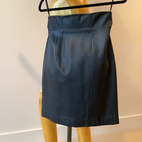 Like new. Buttery soft black LEATHER high waist skirt. Fully lined in polyester. - Picture 3 of 7